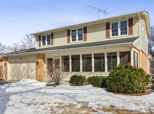 617 S Stuart Ln, Palatine, IL 60067