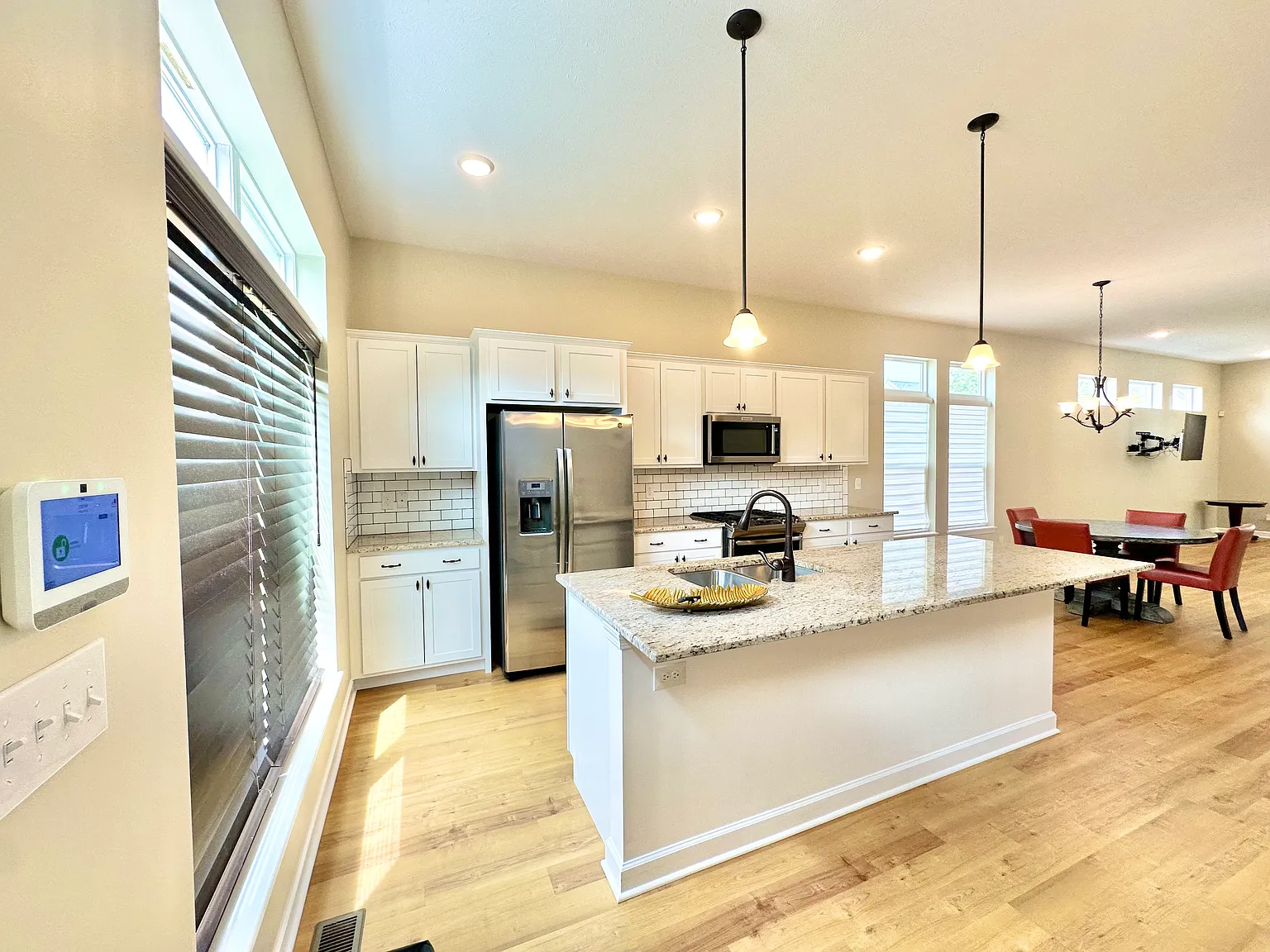 3 bed, 2.5 bath, 1888 sqft, $3,500 — Photo 2