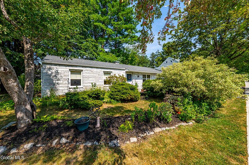 2nd image of 15 Groesbeck Place