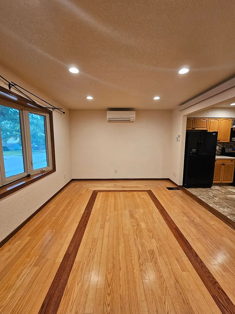 4 Bed | 2 Bath | Double Garage | Pet Negotiable — Photo 3