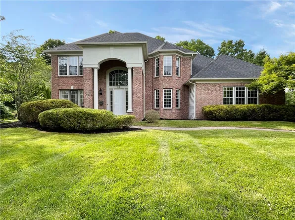 24 Neuchatel Ln, Fairport, NY 14450