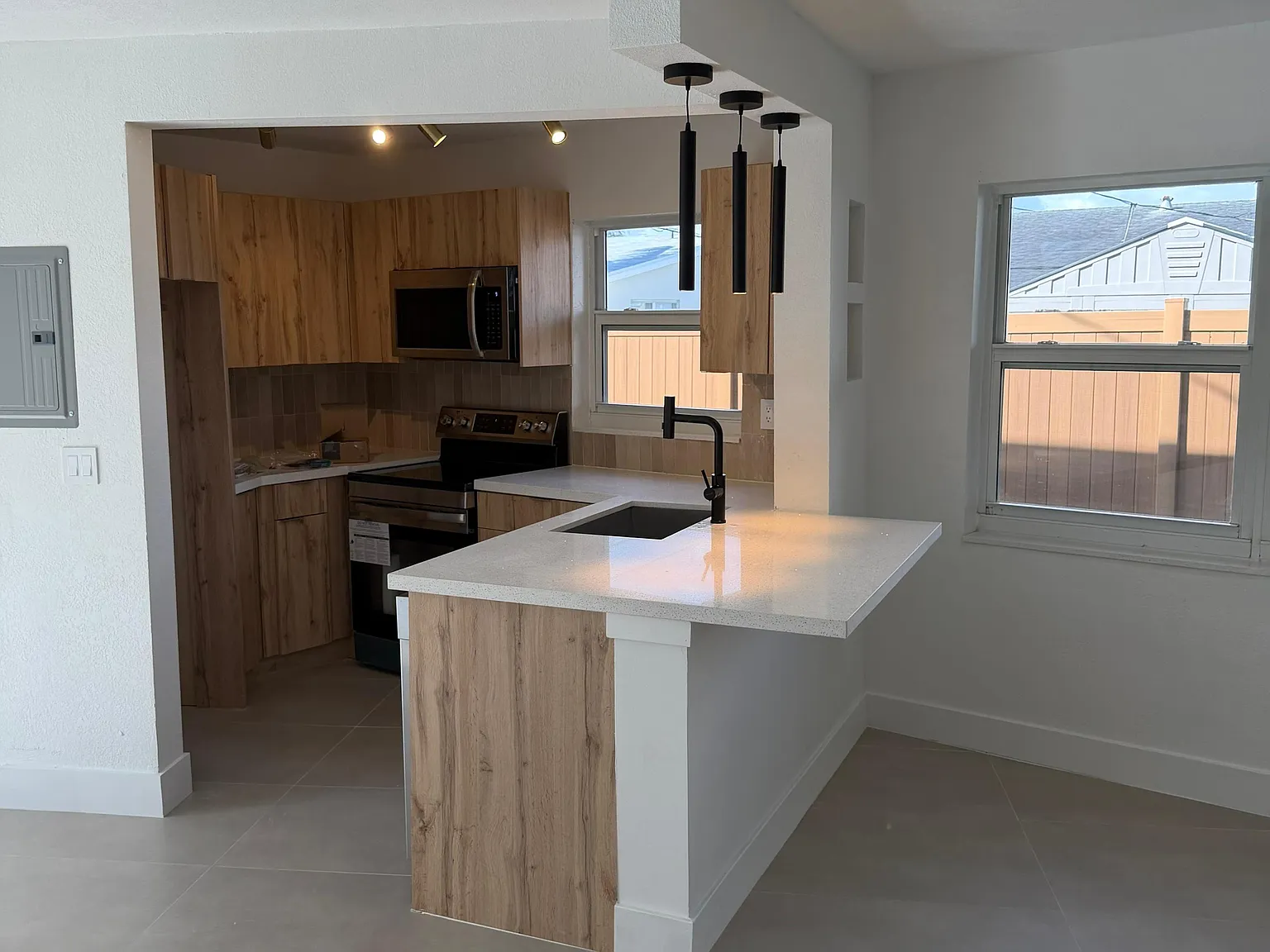 2 bed, 750 sqft, $2,100 — Photo 1