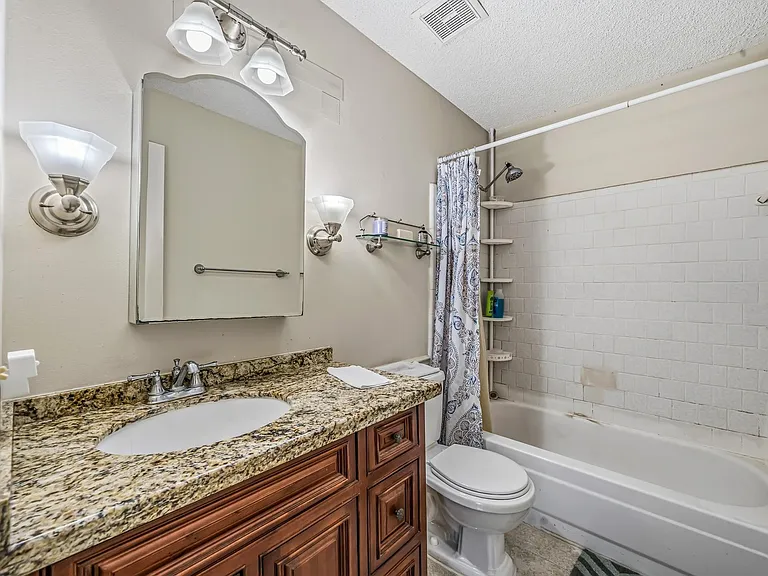 9915 Villa Verde Dr — Photo 11