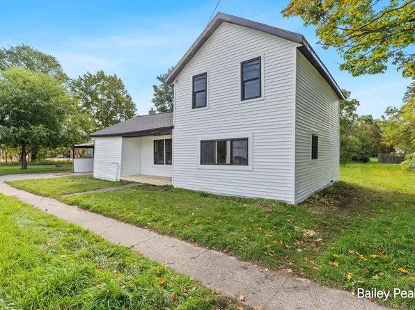 178 W Muskegon St NE, Cedar Springs, MI 49319