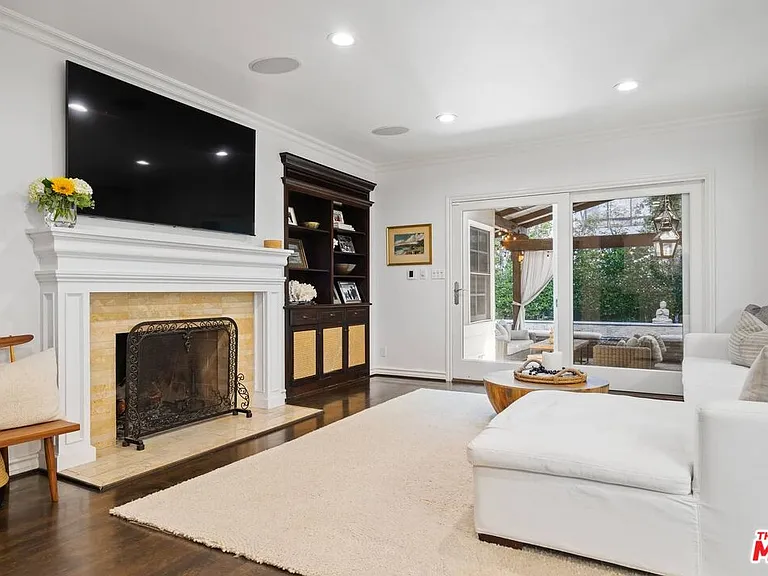 10576 Lindbrook Dr — Photo 16