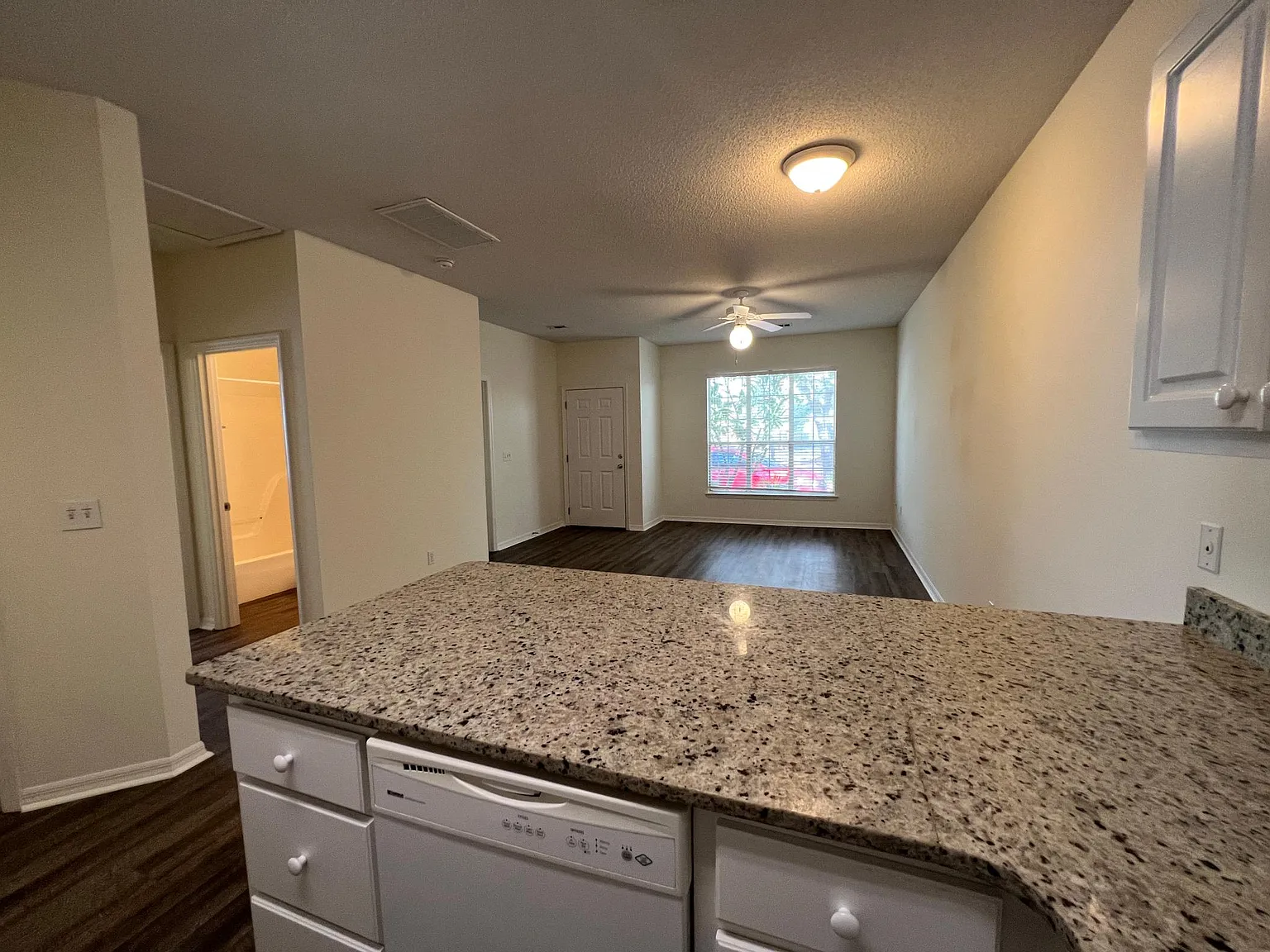 2 bed, 900 sqft, $1,650 — Photo 3
