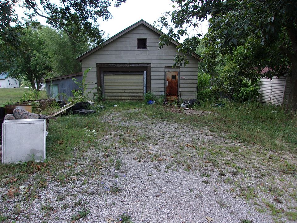 1st image of 939 Union St