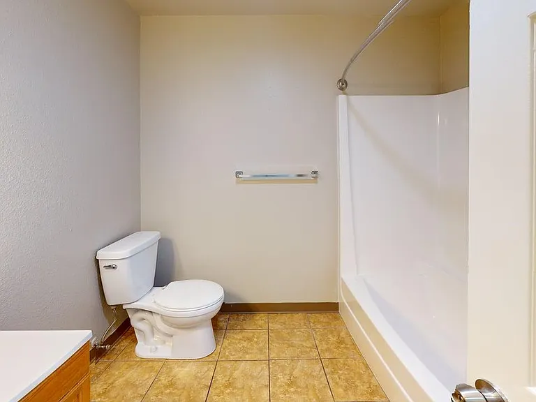 240 W Furnish Ave #8 — Photo 2