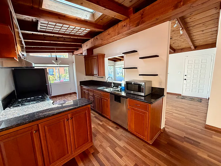 6833 Draper Ave — Photo 7