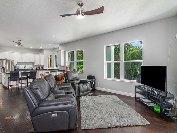 5th image of 1405 Barrow Ln