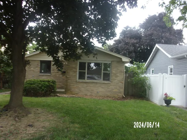 157 S Douglas Ave, Bradley, IL 60915