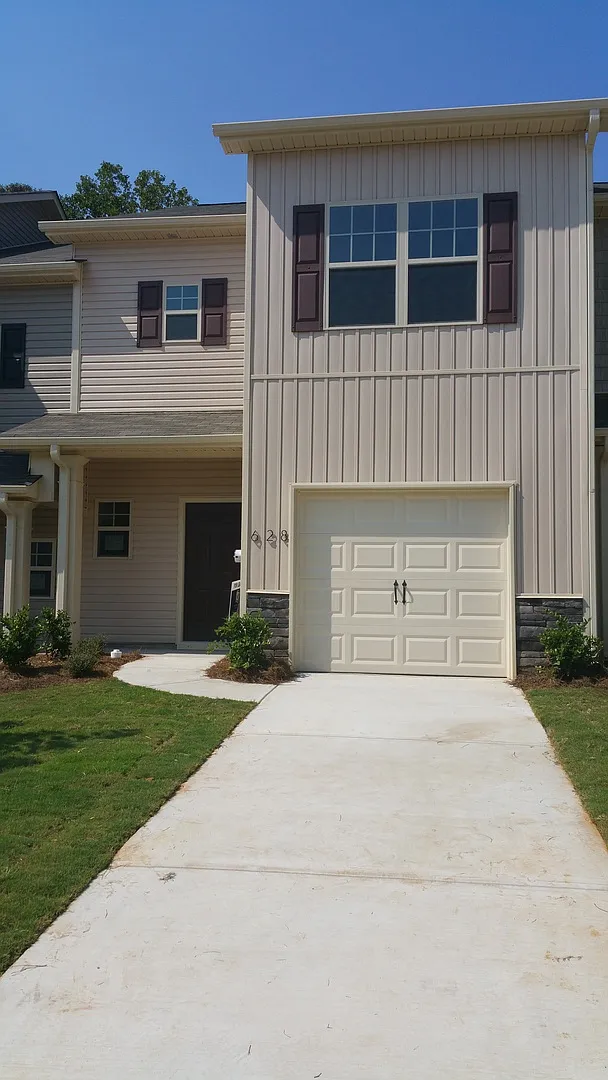 Townhome 3 Bedroom, 2.5 Bath- Sought After Location — Photo 1