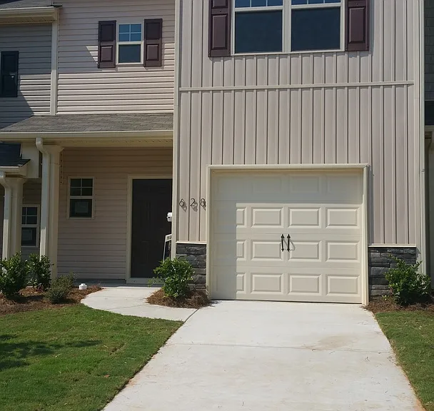 628 Oakside Pl — Photo 1
