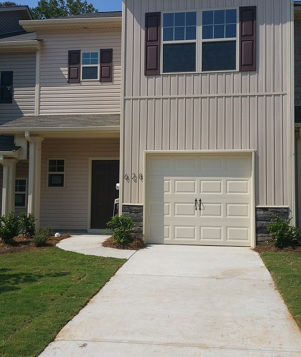 1st image of 628 Oakside Pl