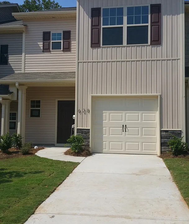 628 Oakside Pl