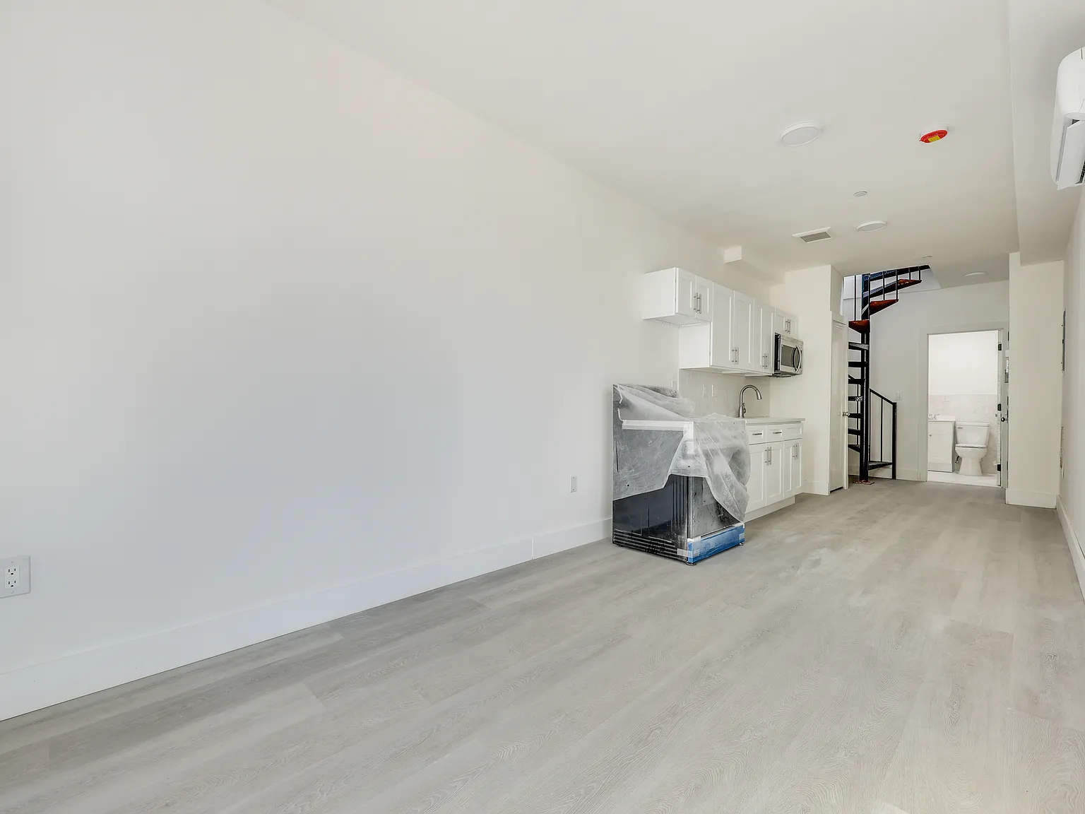431 Warwick Street — Photo 2
