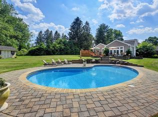 27 N Linden Ln, Mendham, NJ 07945