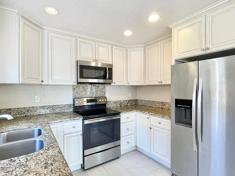 11321 Avenida De Los Lobos #D — Photo 2