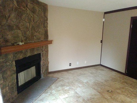 2nd image of 907 S Yampa St Unit 106