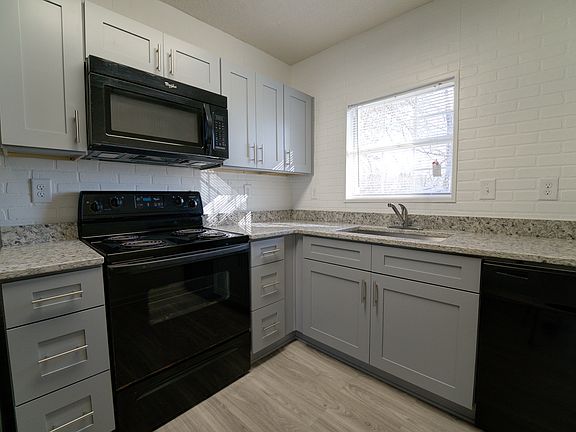 5th image of 1462 Memorial Dr #A-a02