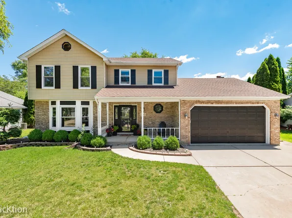 360 Lake View Dr, Aurora, IL 60506