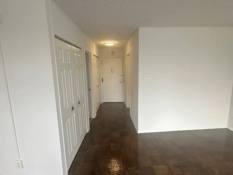 Calvert House Apartments — Photo 52