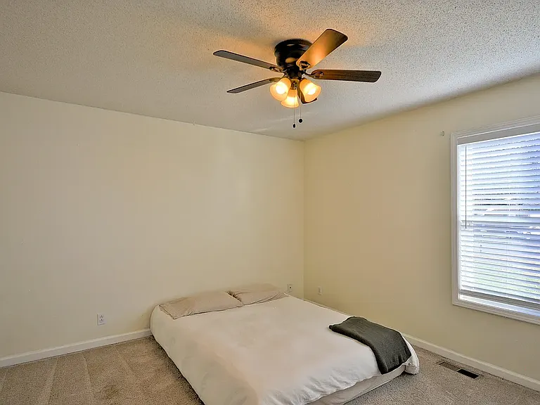 422 Woodale Dr — Photo 16
