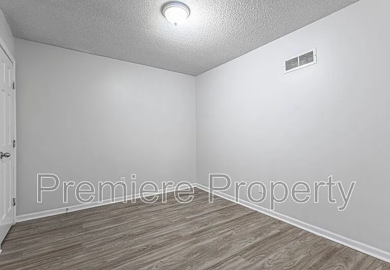 4329 Sterling Ave — Photo 10