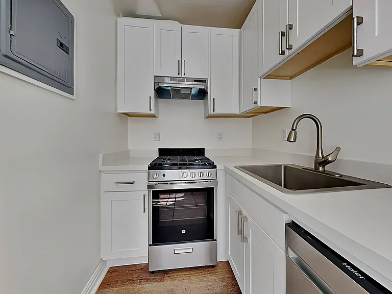 832 Erie St — Photo 25