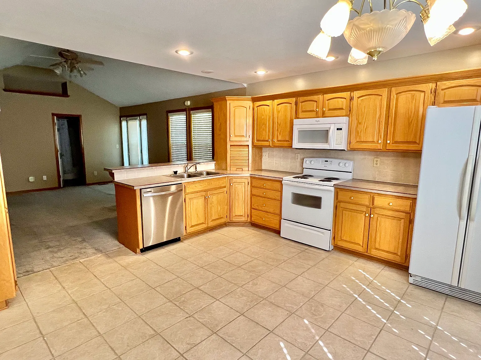 2 bed, 1100 sqft, $1,200 — Photo 2