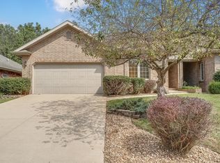 3205 W Sunset St, Springfield, MO 65807