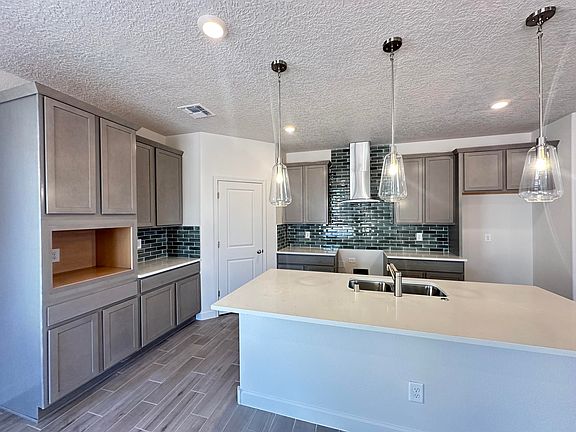 4th image of 6726 Brianna Dr NE