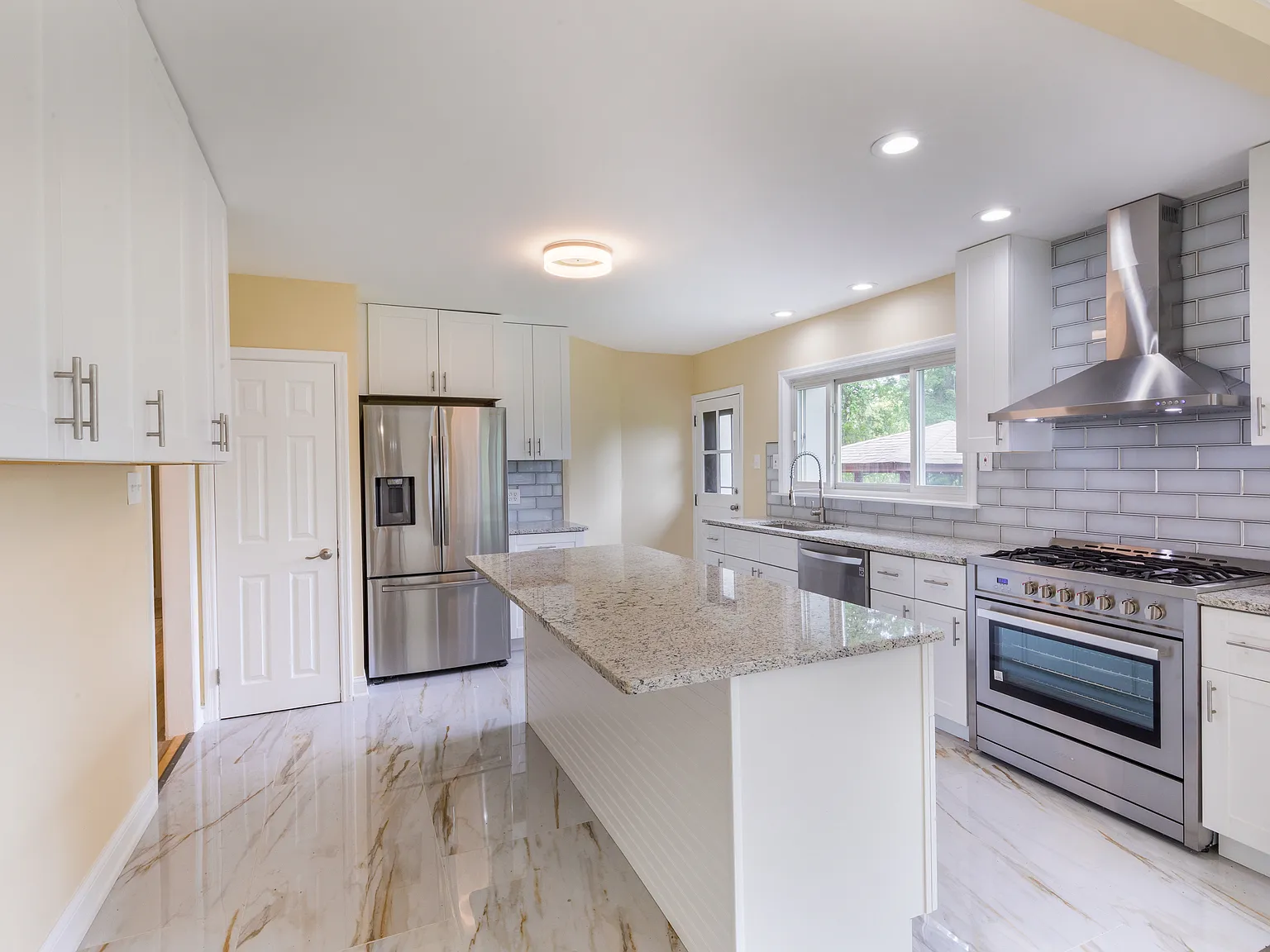 4 bed, 3243 sqft, $3,500 — Photo 4