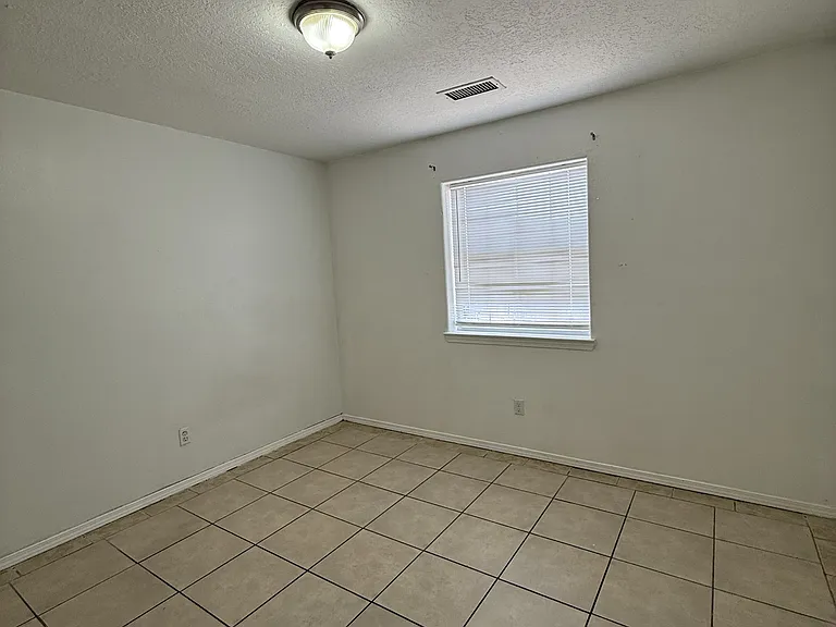 1140 SE Elm Ct — Photo 9