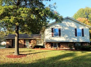 11 Foxboro Ct, Saint Peters, MO