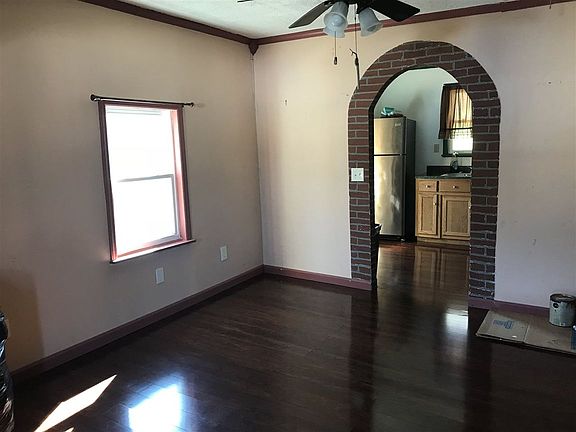 3rd image of 510 E College St