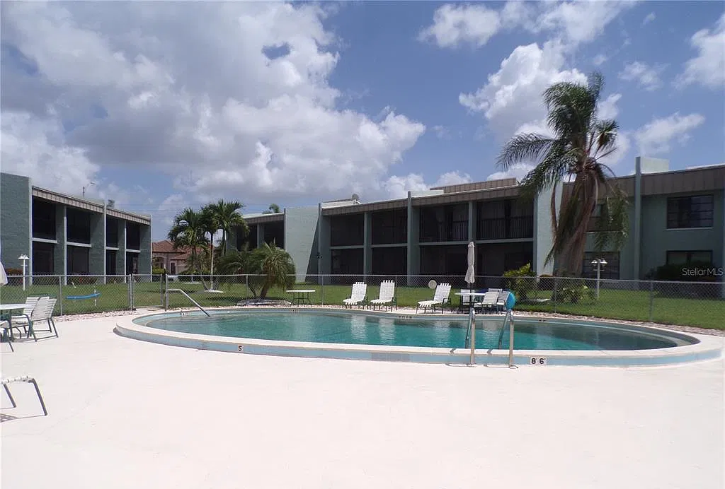 2 bed, 2.0 bath, 1049 sqft, $1,800 — Photo 2