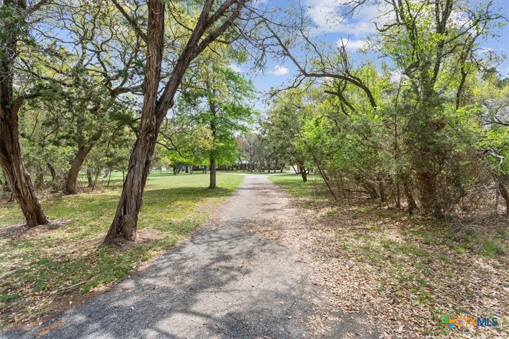 7511 N Lakeview Dr, Salado, TX - View 3
