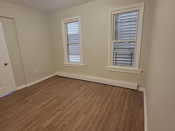 4th image of 235 Peshine Ave #1R