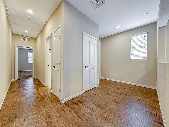 5th image of 154 Emerson Hill St