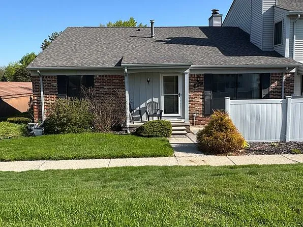 38955 Golfview Dr E, Clinton Township, MI 48038