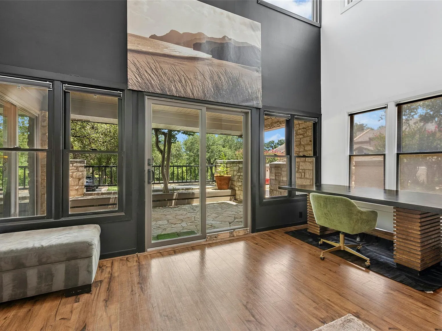 3 bed, 2.0 bath, 2096 sqft, $4,100 — Photo 2