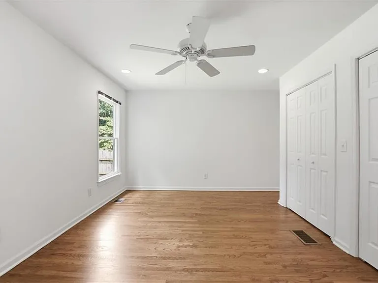 1464 Hawthorne Ave NW — Photo 17