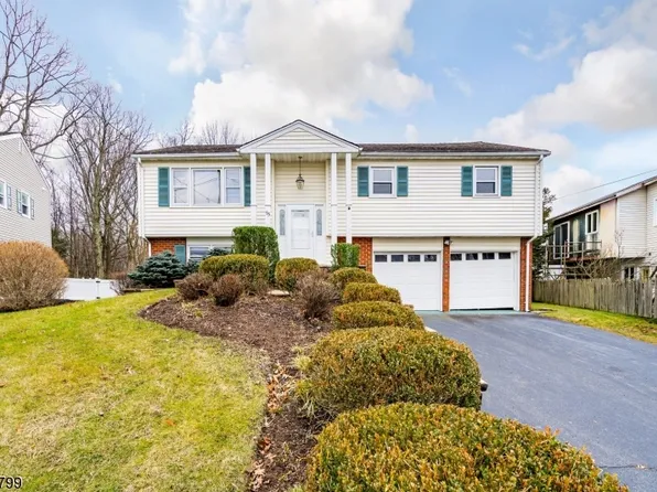 95 Circle Dr, Rockaway Twp., NJ 07866