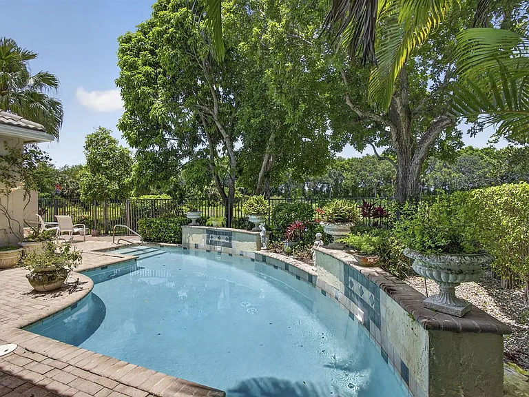 10880 Northgreen Dr — Photo 37
