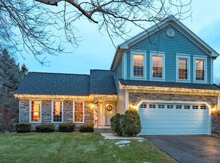 909 Fairfax Ct, Elgin, IL 60120