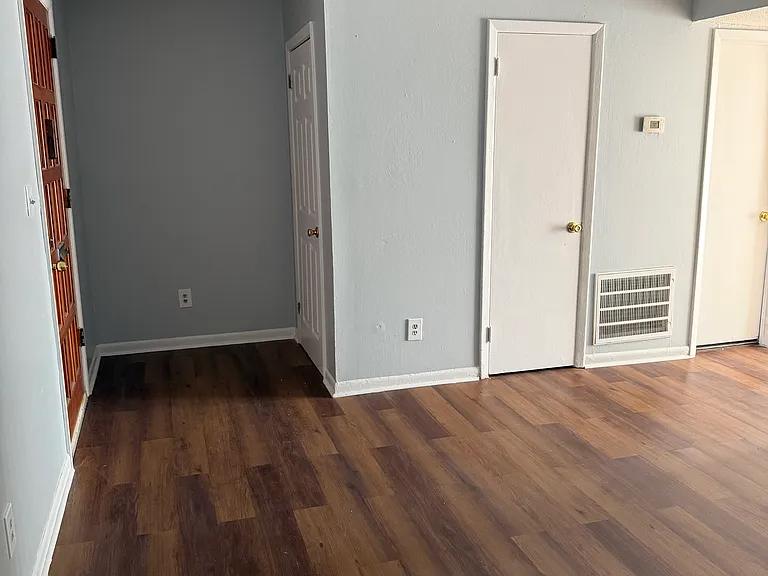 223 Peyton Pl SW — Photo 3
