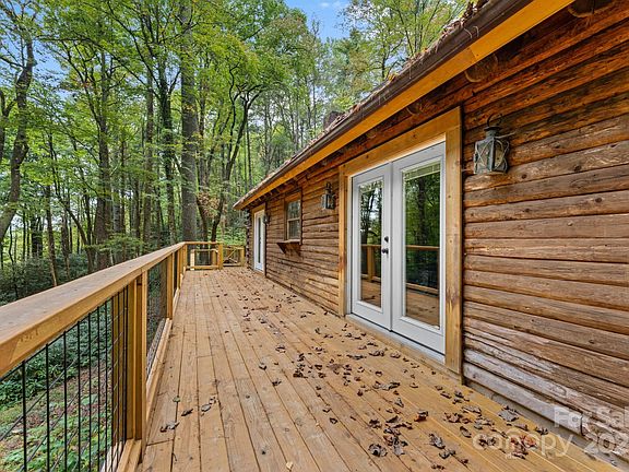 5th image of 70 Wisteria Ln