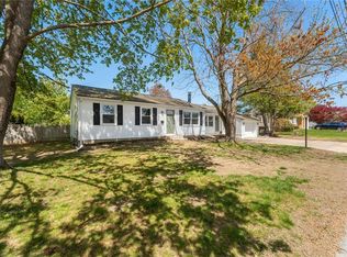 28 Stoneham Dr, Woonsocket, RI 02895