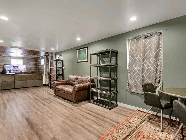 341 Longfellow Dr — Photo 12